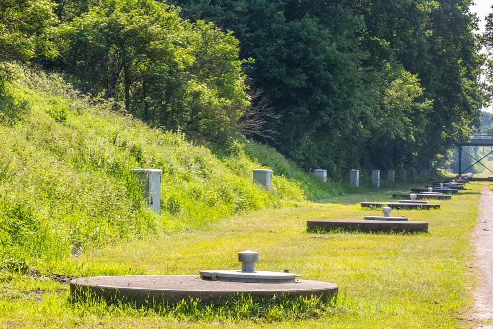 Brunnen-Galerie: nebeneinander liegende Brunnen zur Förderung von Grundwasser.